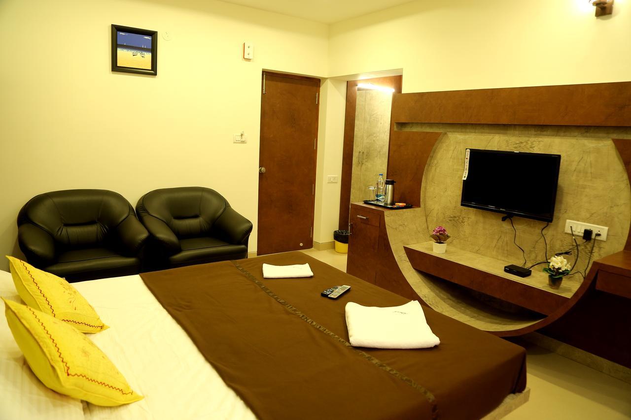 Samarth Residency Hotel Hospet Buitenkant foto