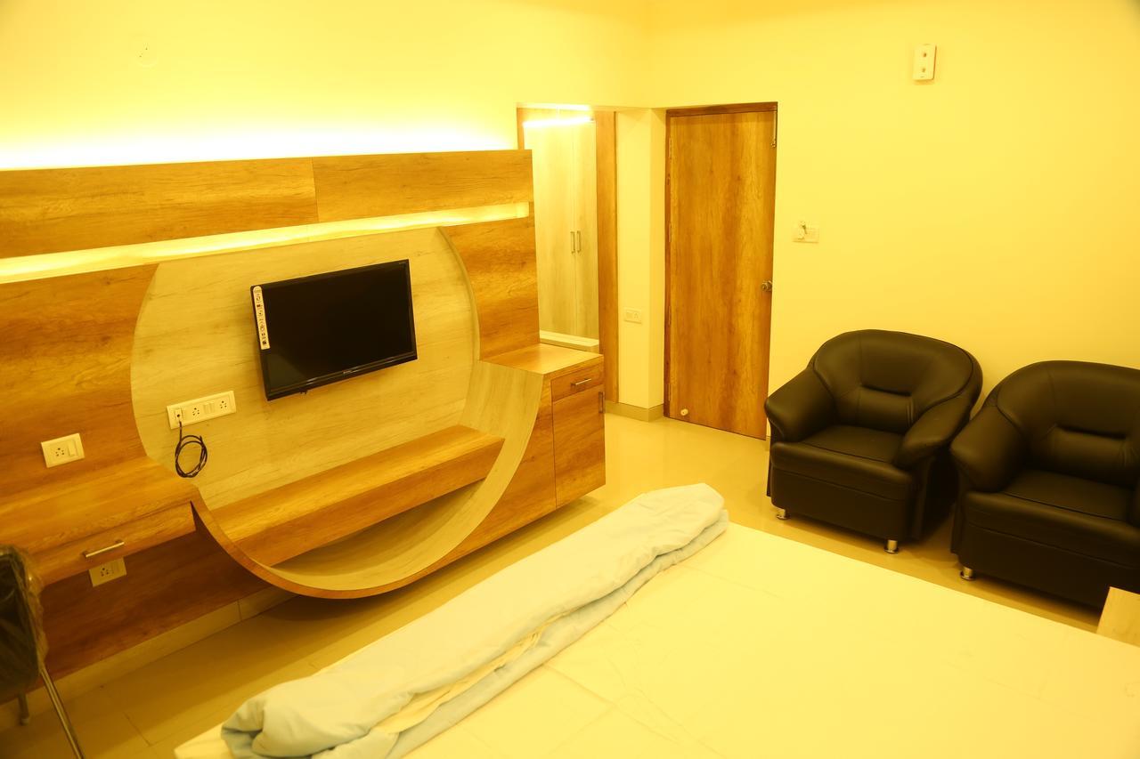 Samarth Residency Hotel Hospet Buitenkant foto