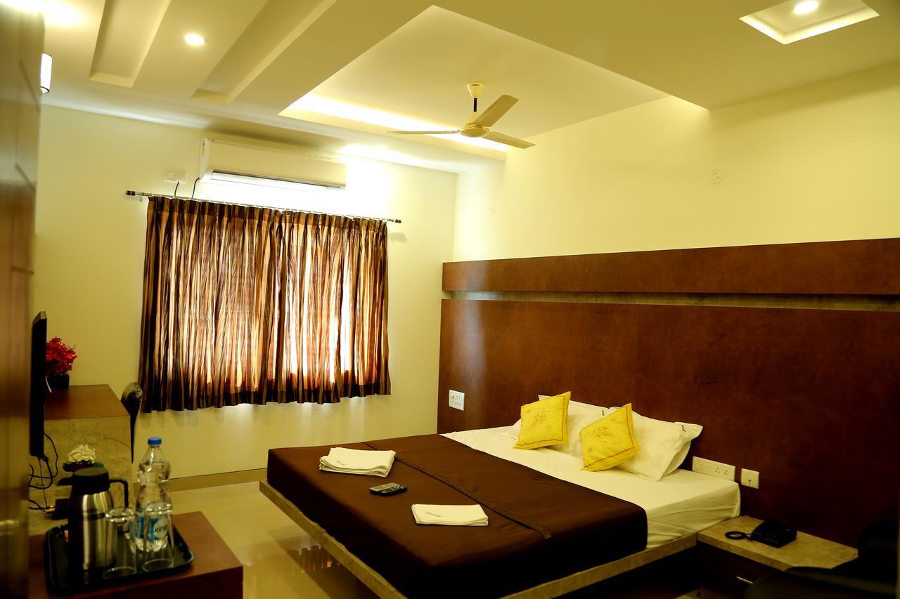 Samarth Residency Hotel Hospet Buitenkant foto